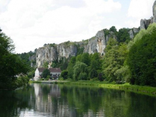 Photo du canal en bourgogne, croisière flluviale en bateau habitable de location sans permis