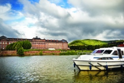 Bateau de location, houseboat, pour une croisière fluviale sur le canal de la marne au rhin en alsace au départ de Hochfelden mais aussi sur les rivièrs et canaux de France et d'Europe