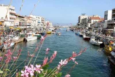 photos du port fluvial de carnon pour une croisière fluviale en bateau habitanle de location sans permis houseboat, pénichette